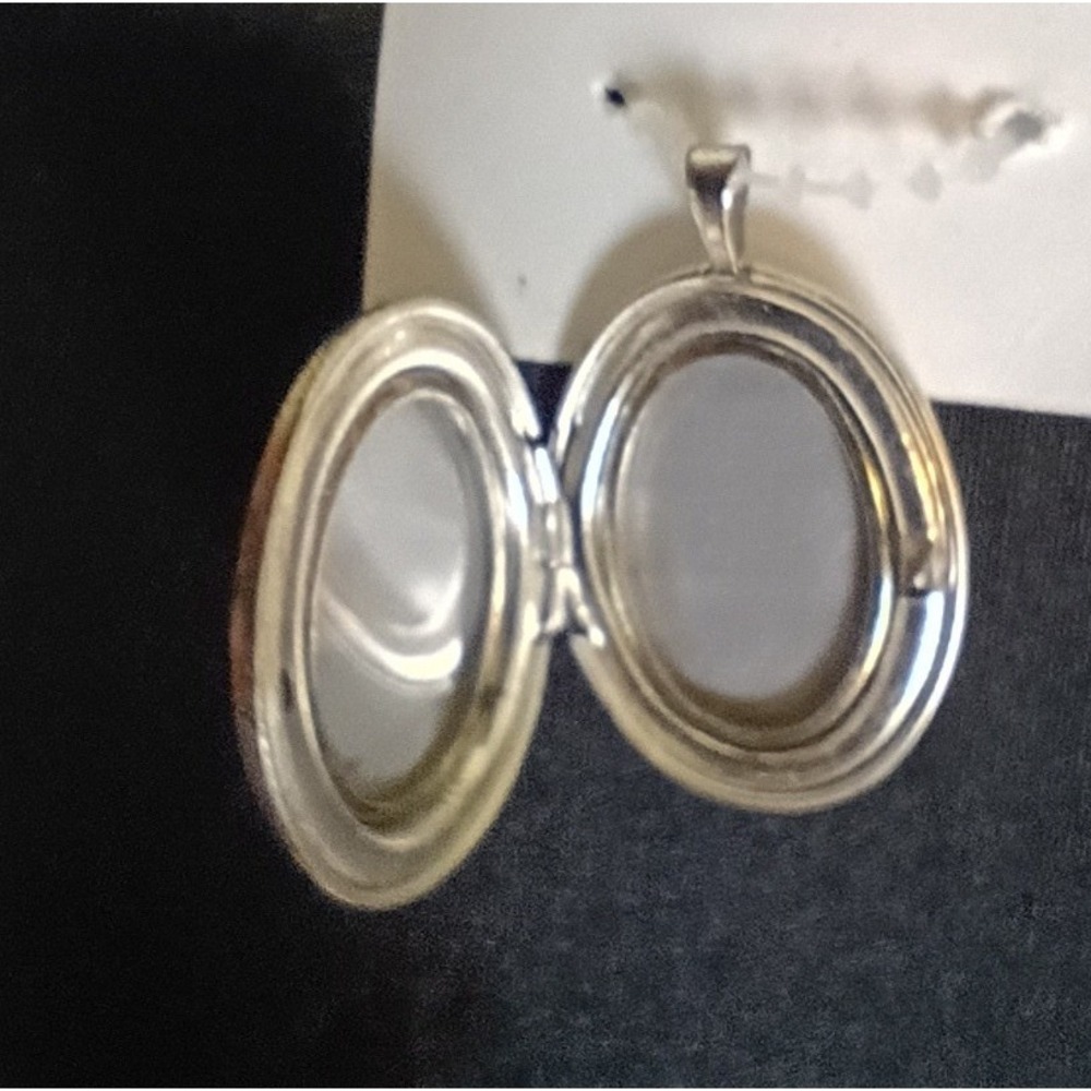 Silver Tone Oval Locket Pendant Cherish‎ the Memories Forever Embossed Woman - Picture 3 of 6